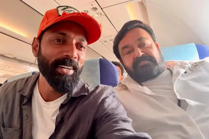 'ജയിലർ 2' സെറ്റിലേക്ക് പറന്ന് മോഹൻലാൽ, ലാലേട്ടന്റെ കോസ്റ്റ്യൂം ‘കത്തണം’ എന്ന് ആരാധകർ.